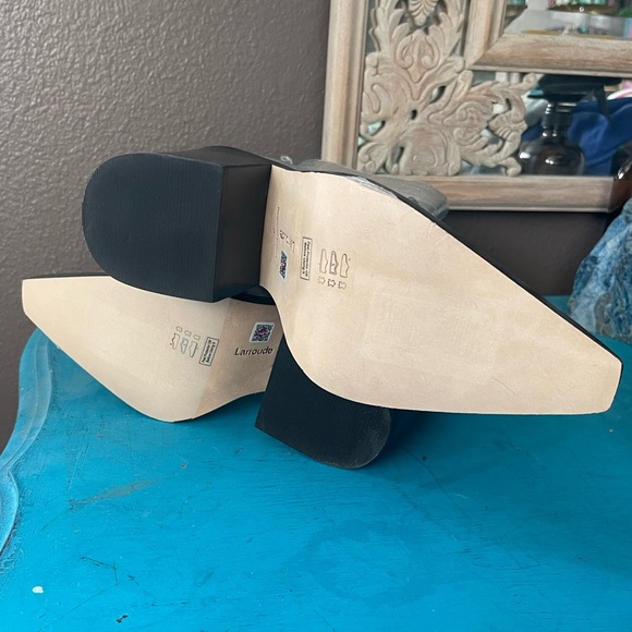 Larroude James Crinkled Silver Metallic Block Heeled Boots Zip Up sz 9 NWOT NWOB - Picture 9 of 10